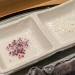 祇園鮨 琢 - 梅塩 と 柚子塩