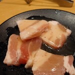 焼肉きんぐ  - 特製カルビ塩