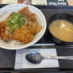 松屋 - 料理写真:ロースとカルビの炙り十勝豚丼 880円