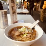 若葉 - このテーブルで食べるのが良いんだよね