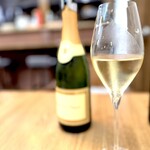 onde - まずは泡を一杯。 繰り返しますが、これはコースにお代が含まれてます。