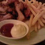 池袋酒場 がぶ - 揚げ物二種盛合せ（唐揚げ＆ポテト）