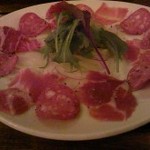 池袋酒場 がぶ - 生ハムとサラミの盛合せ