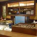 神楽坂おいしんぼ食堂 - おねだん以上ニトリを彷彿とさせるお得なお店と聞いていただけに
      この雰囲気だと本当におねだん以上ニトリなお店なのか疑心暗鬼になりつつも