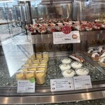 SWEETS BANK SHOP 春華堂 - ショーケース