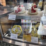 SWEETS BANK SHOP 春華堂 - ショーケース