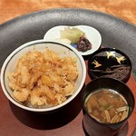 天ぷら 元吉 - 天丼（丼は5種類の真ん中サイズ）
      小柱と芝海老のかき揚げ
      ✴︎ 香の物（たくあん、搾菜漬け、しば漬け）
      ✴︎ お味噌（なめたけ、三つ葉、豆腐）