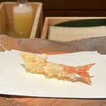 天ぷら 元吉 - 車海老 2本目 衣を多く付け火入れしっかりめ