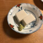 居酒屋 忠助  稲毛本店 - お通し　胡麻豆腐