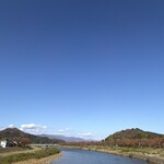 そばきり長助 - 川沿いの桜並木も紅葉