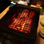 炭火焼 ゆうじ - ホルモンは炭火で