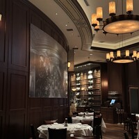 ウルフギャング・ステーキハウス シグニチャー - 内観