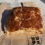 Saliche - 充滿香氣的肉桂蘋果派，裡面塞滿了卡士達奶油和蘋果，讓人垂涎欲滴，完美展現秋季的美味。酥脆的派皮中夾著自家製的卡士達奶油和豐富的蘋果，口感非常豐富。