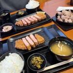 キセキ食堂 上尾店 - 上)キセキの特上かつ御膳(2,400円)下と右上)キセキの合盛り御膳2,000円
