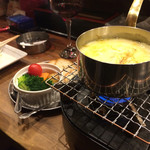 とりあみ 心 - 安く気軽に飲める立ち飲みです。
日替わりでスペシャルメニューもあります。
写真はボジョレーと合うチーズフォンデュ！！

チーズフォンデュが立ち飲み屋で食べられるなんてビックリです。