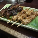 福徳 - 焼き鳥(トリ×3,レバー×2)(¥400)