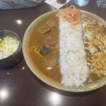 けらら - サラダと2種カレー