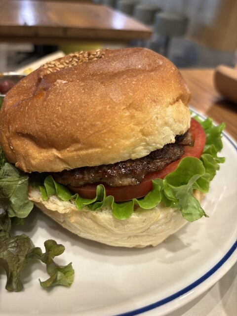 大阪中之島で味わうハンバーガーセットランチ』by クワトロセッテ