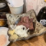 大衆酒場 もつ焼きと肉刺し ぶた横丁 - 