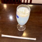 アーンドラ・ダバ - サービスのラッシー