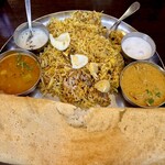 アーンドラ・ダバ - チキンのビリヤニはかなり量がある！