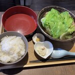 めしなる木 - キビまる豚の肉骨汁