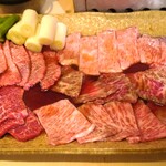 炭火焼 ゆうじ - 精肉盛り合わせ