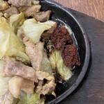 びっくり亭 - 辛味噌を油に溶かして。