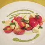 トラットリア ルナピエナ - フルーツトマトと水牛モッツァレラのカプレーゼ