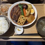 めしなる木 - キビまる豚軟骨ソーキと島豆腐の煮付け