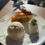 만페이 호텔 카페 테라스 - 伝統のアップルパイ