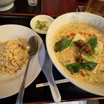 精華楼 - 半チャーハンセット（担々麺）