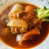 キッチン ポンム・ドゥ・テール - 牛バラ肉と野菜のトマトソース煮