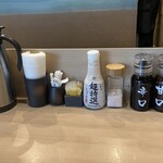 とんかつ 神楽坂 さくら - 卓上調味料(2025年11月15日撮影)