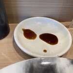 とんかつ 神楽坂 さくら - 甘口ソース、辛口ソース(2025年11月15日撮影)
