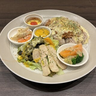 融合全穀粉義大利麵與十五穀米的健康創意餐廳