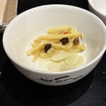 ベトナム料理 SEN - ニンニクの酢漬けが最高にうまい