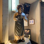 NEO SHOT BAR　深海の洞窟 - 1階の招き人形