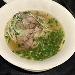 ベトナム料理 SEN - 牛すじのスープ、パクチー