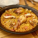 バル ポルティージョ - ミックスパエリア（魚介と鶏肉）