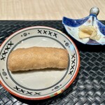 鮨・割烹 花絵巻 - ジューシーいなり。噛んだ瞬間にジュワッと旨みが広がって幸せな美味しさ。