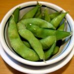 焼鳥日高 - 最初のつまみは「枝豆」（220円）