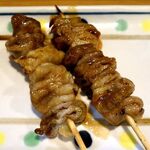 焼鳥日高 - 「シロ」（２本270円）のタレ焼き