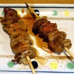 焼鳥日高 - 七味唐辛子をたっぷりと振りかけていただく