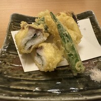 すざき町 食･心 旬ぎく - 揚げもの（左が「はもの梅香揚げ」）