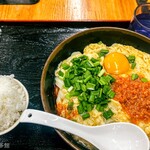 麺紡 - ニラ玉肉みそ餡かけ（冷）