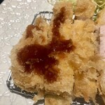 とんかつ むら井 - 赤っぽいとんかつソース　自家製でしょうか