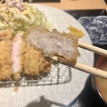とんかつ むら井 - 端のところで青ヶ島の塩を試食