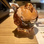 とんかつ むら井 - レジ横にバカラのブタさん