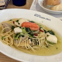 fish&wine BLUE OCEAN GRILL - 赤いかと明太子・しろ菜のペペロンチーノ